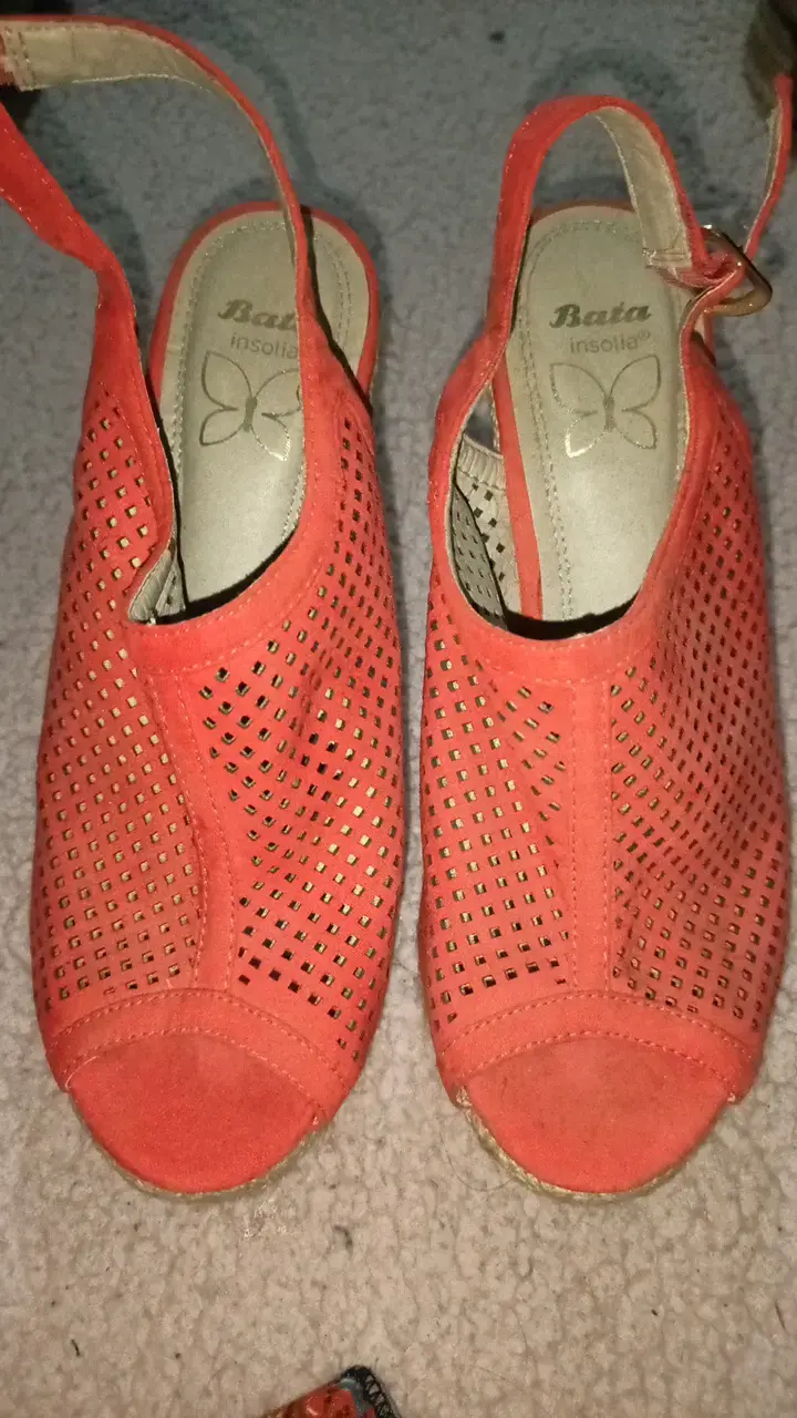 Sandalias rojas Bata - 1