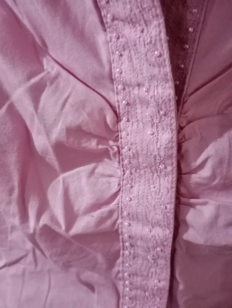 Blusa rosa con detalles bordados - 2