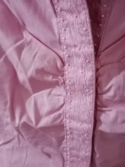 Blusa rosa con detalles bordados - miniatura 2