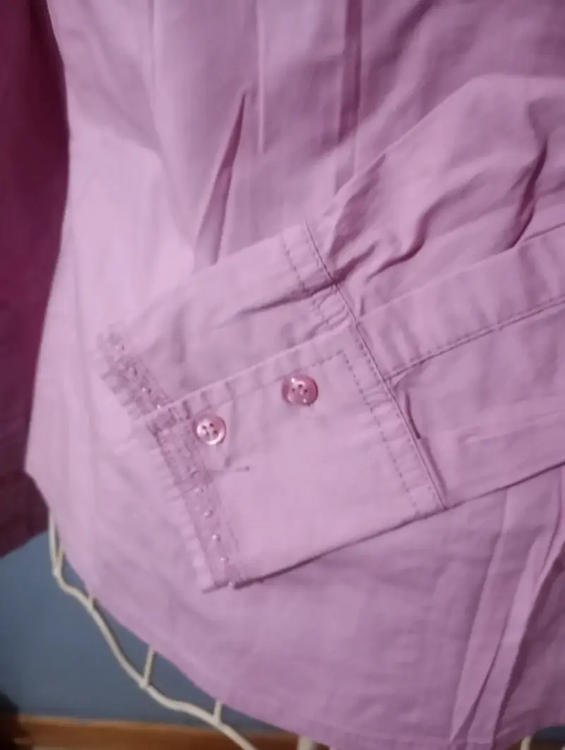 Blusa rosa con detalles bordados - 4