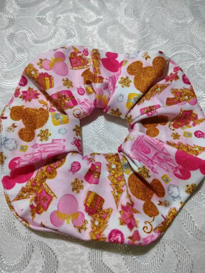 Colección de Scrunchies con Diseños Animados - miniatura 1