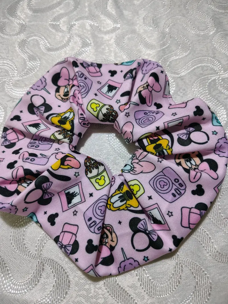Colección de Scrunchies con Diseños Animados - 4
