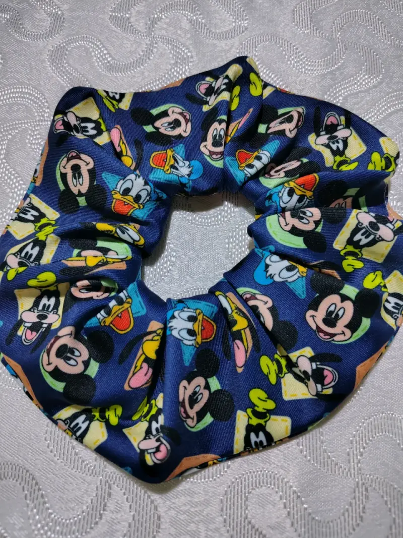 Colección de Scrunchies con Diseños Animados - 6