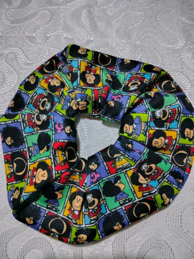 Colección de Scrunchies con Diseños Animados - 4
