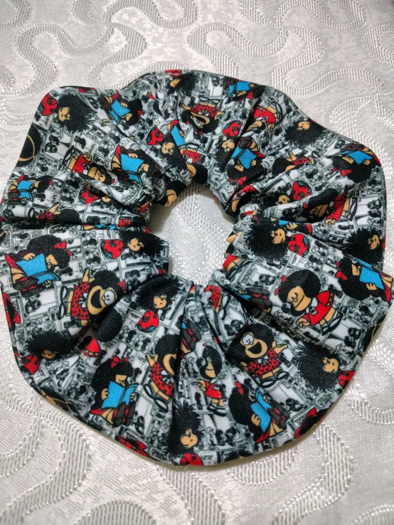 Colección de Scrunchies con Diseños Animados - 5