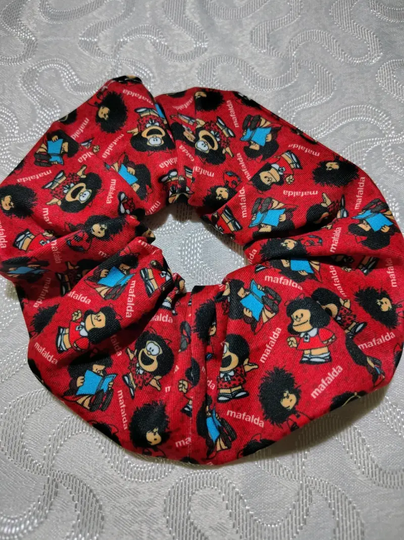 Colección de Scrunchies con Diseños Animados - 6