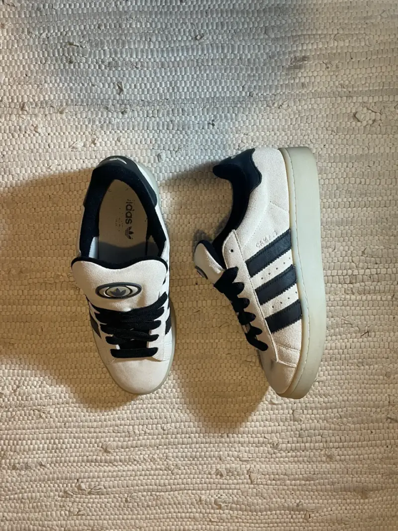 Zapatillas deportivas Adidas blancas y negras - 2