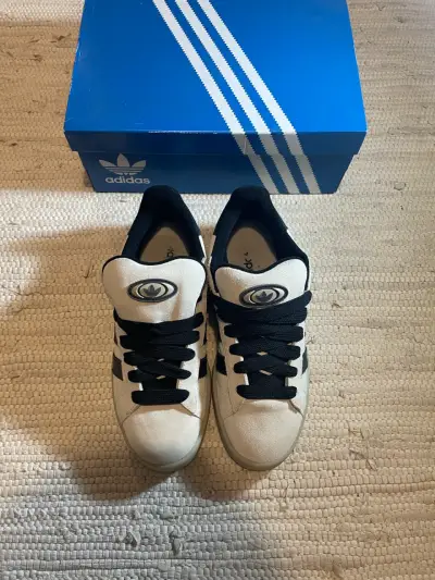 Zapatillas deportivas Adidas blancas y negras - miniatura 6