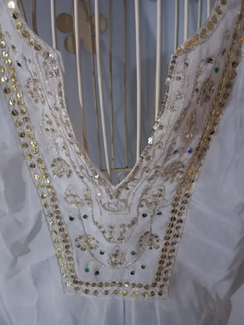 Blusa blanca con bordado dorado Foster - 2
