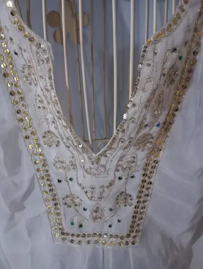 Blusa blanca con bordado dorado Foster - miniatura 2
