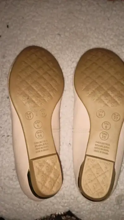 Zapatos planos beige con detalle dorado - miniatura 5