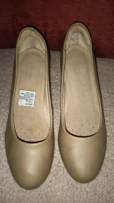 Zapatos de tacón beige para mujer - miniatura 1