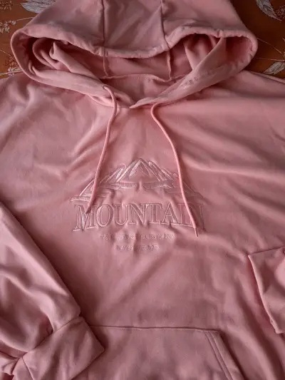 Polerón rosado con capucha - miniatura 3