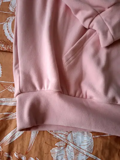 Polerón rosado con capucha - miniatura 4