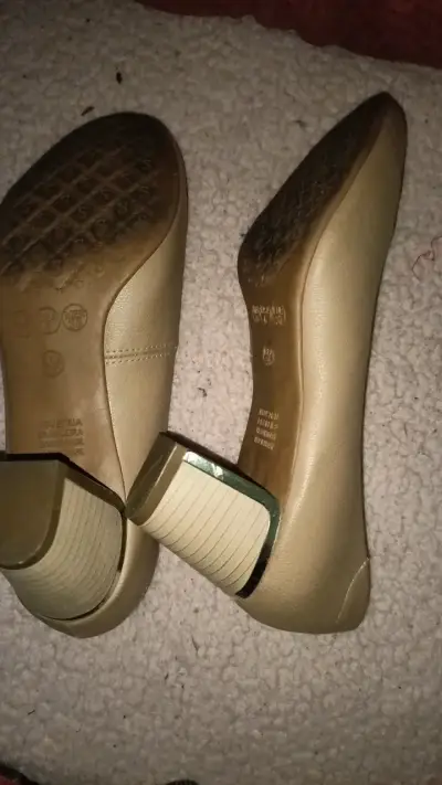 Zapatos de tacón beige para mujer - miniatura 4