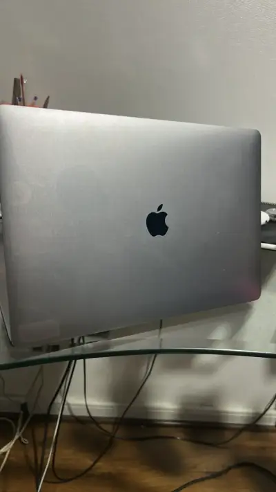 MacBook Pro 15 pulgadas 2018 Intel Core i9 - miniatura 3