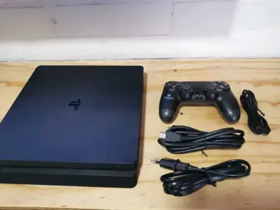 Consola PlayStation 4 slim con control y cables - miniatura 1