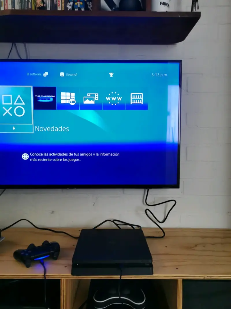 Consola PlayStation 4 slim con control y cables - 5