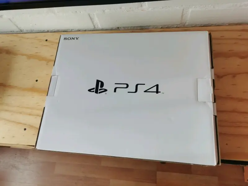 Consola PlayStation 4 slim con control y cables - 6