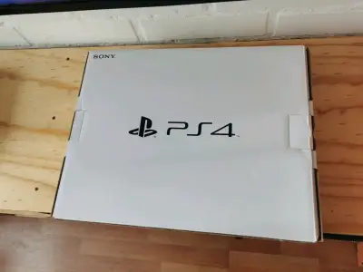 Consola PlayStation 4 slim con control y cables - miniatura 6