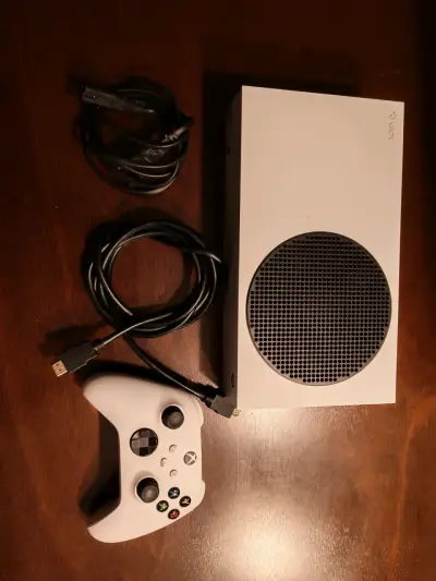 Consola Xbox Series S con Control y Cables - miniatura 1