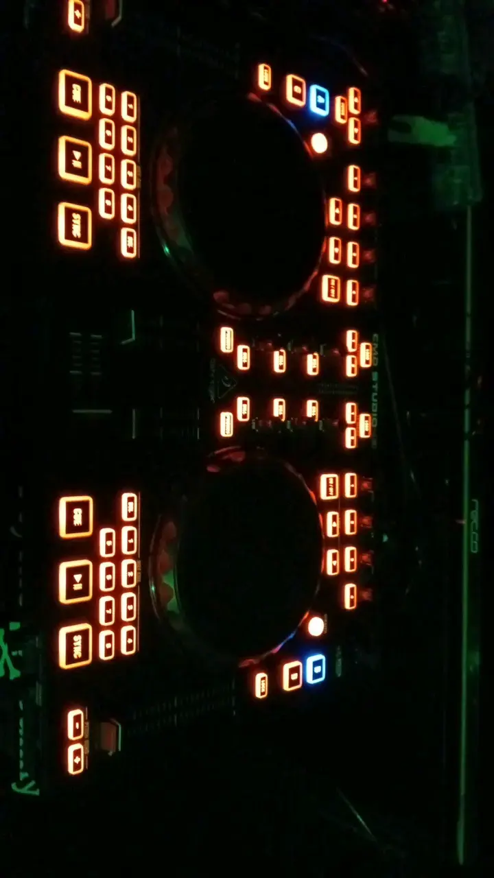 Controlador DJ con luces LED - 1