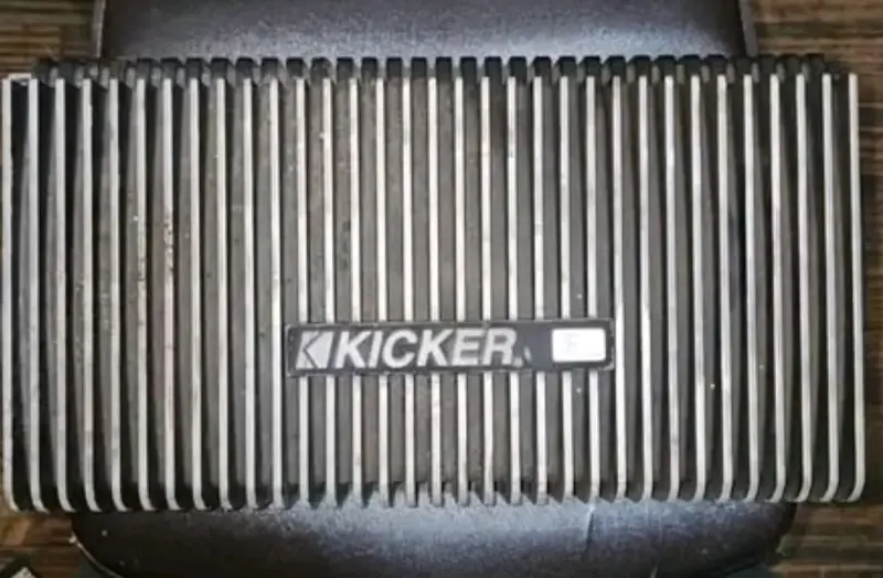 Amplificador Kicker ZX600 para auto - 1