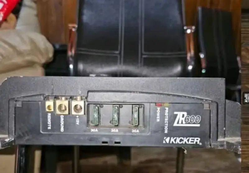 Amplificador Kicker ZX600 para auto - 2
