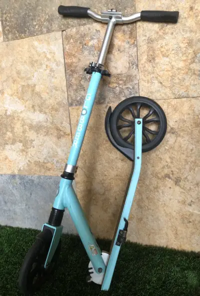 Scooter plegable azul para adultos Globber - miniatura 3