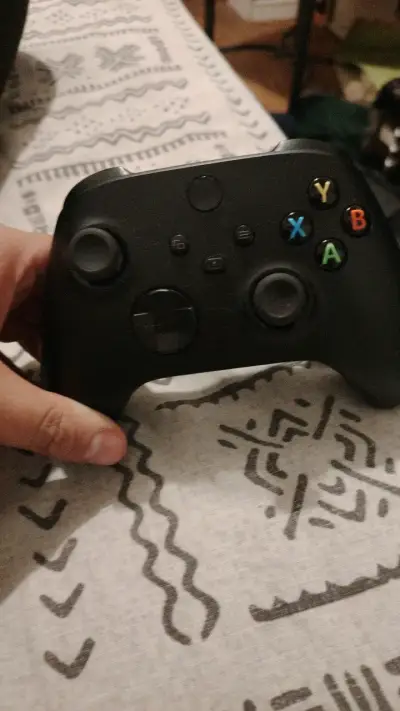 Control inalámbrico negro para Xbox series x/s - miniatura 1