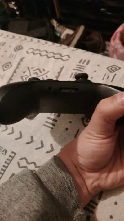 Control inalámbrico negro para Xbox series x/s - miniatura 4