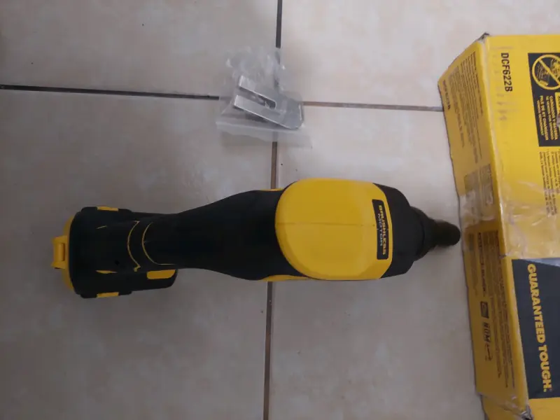 Atornillador Inalámbrico DCF622B DeWalt 20V XR - 2