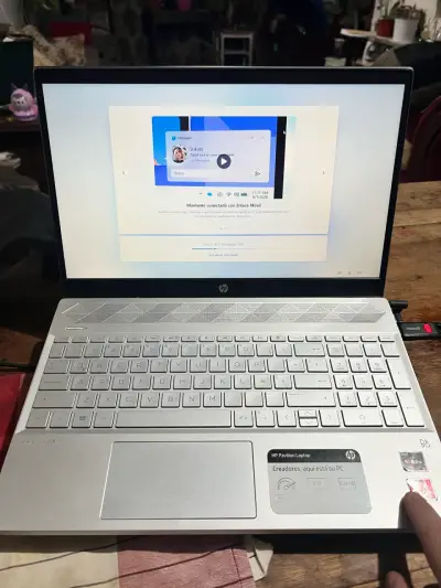 Laptop HP Pavilion Ryzen 5 16GB RAM 256GB SSD - miniatura 1