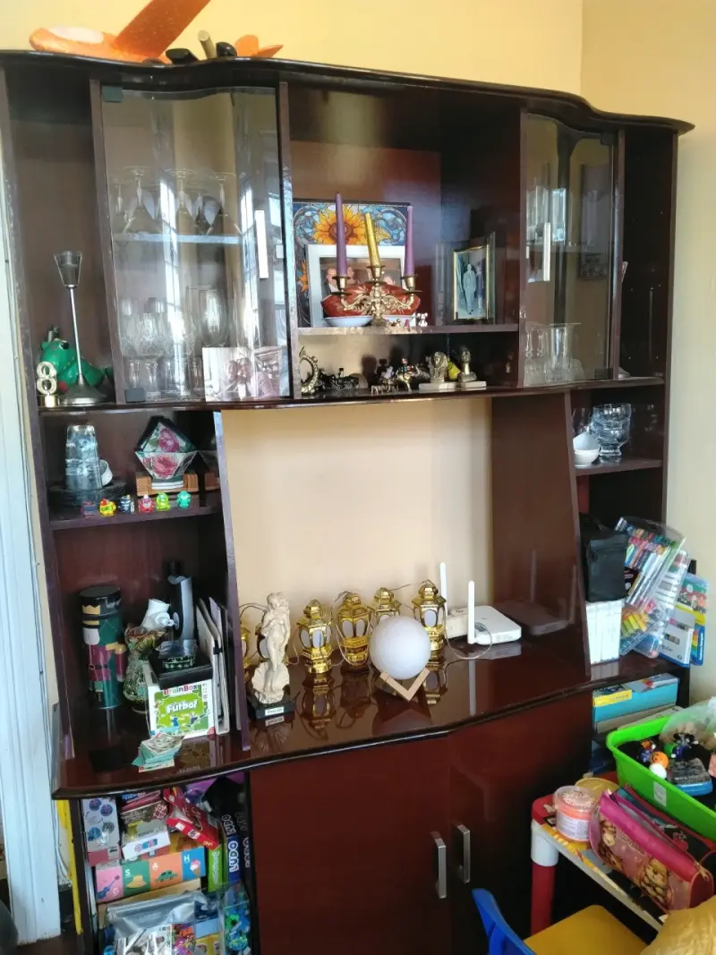 Sofá grande + mueble de pared - 2