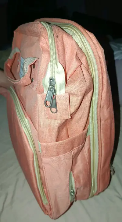 Mochila multifuncional para bebé color salmón - miniatura 3