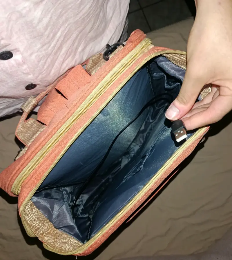 Mochila multifuncional para bebé color salmón - 5