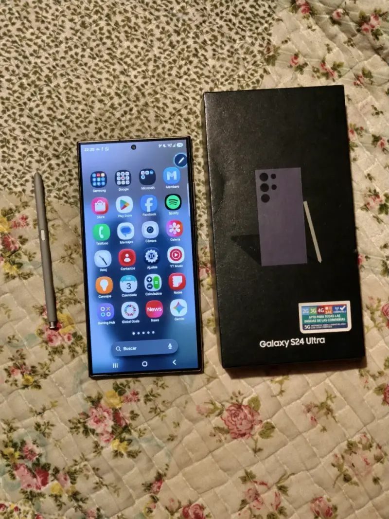 Samsung Galaxy S24 Ultra con caja y lápiz - 1