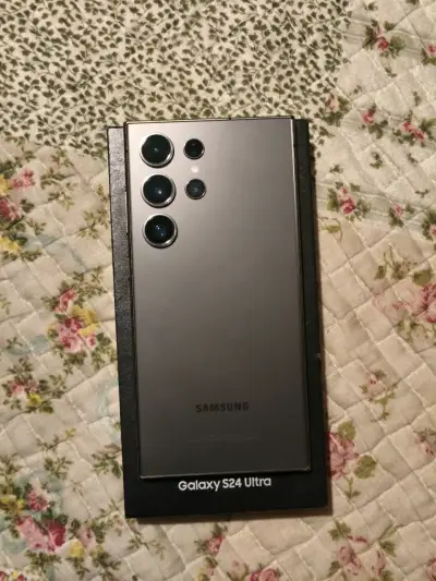 Samsung Galaxy S24 Ultra con caja y lápiz - miniatura 3