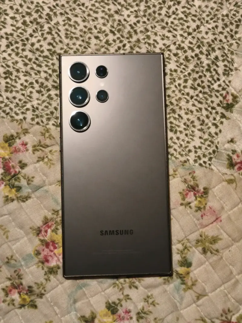 Samsung Galaxy S24 Ultra con caja y lápiz - 4
