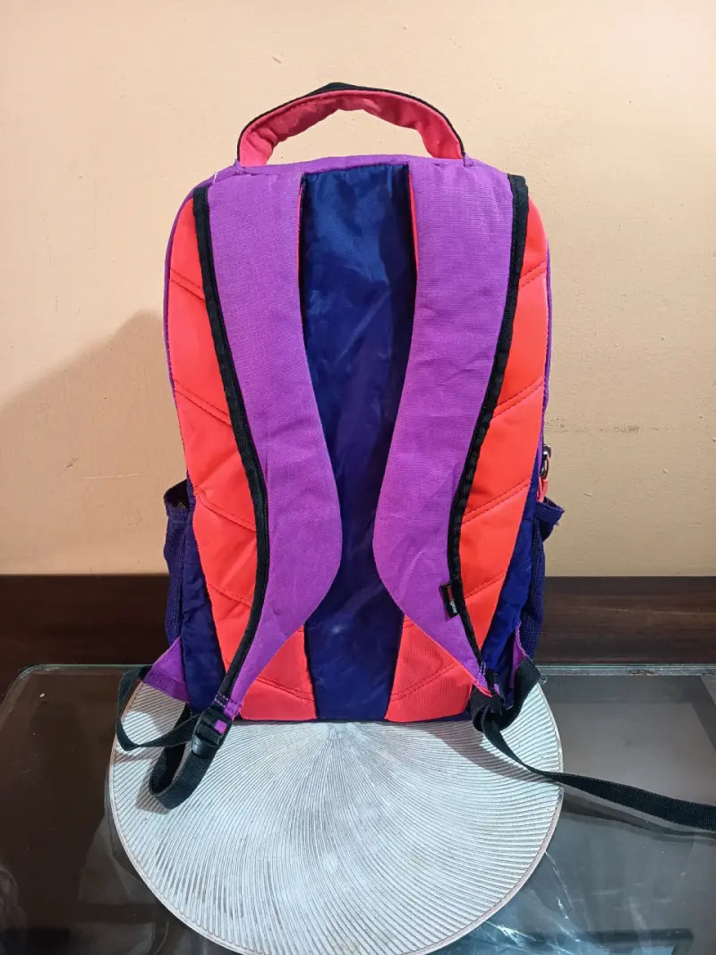 Mochila Under Armour morada con detalles naranjas - 3