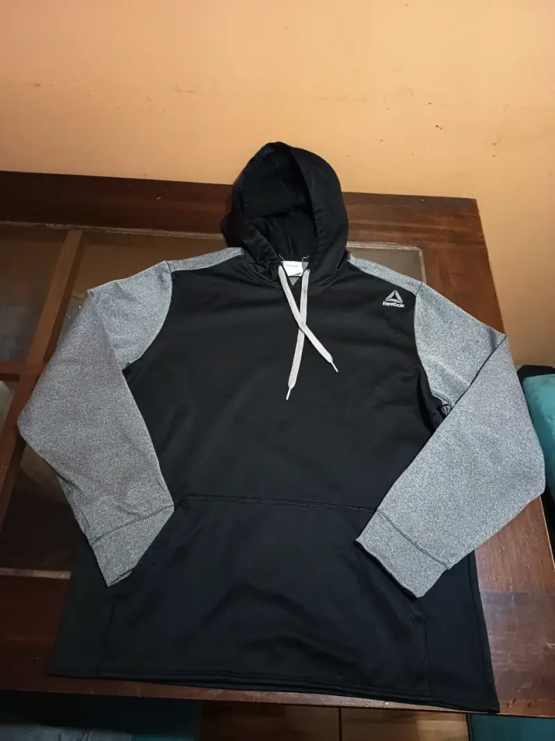 Polerón con capucha Reebok negro y gris - 1
