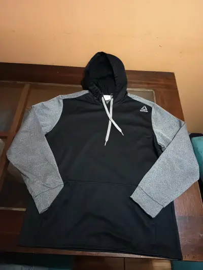 Polerón con capucha Reebok negro y gris - miniatura 1