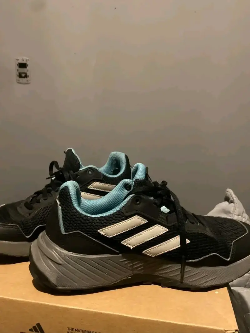 Zapatillas deportiva negras Adidas Terrex paramuje - 2
