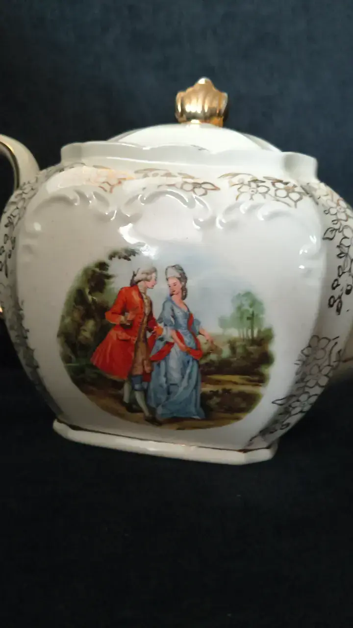 Tetera de porcelana inglesa con diseño clásico - 2