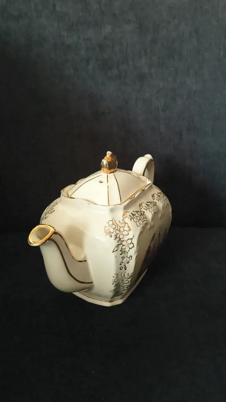 Tetera de porcelana inglesa con diseño clásico - 3