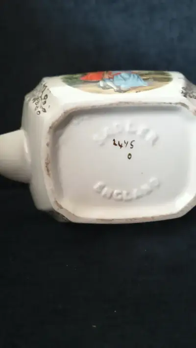 Tetera de porcelana inglesa con diseño clásico - miniatura 4