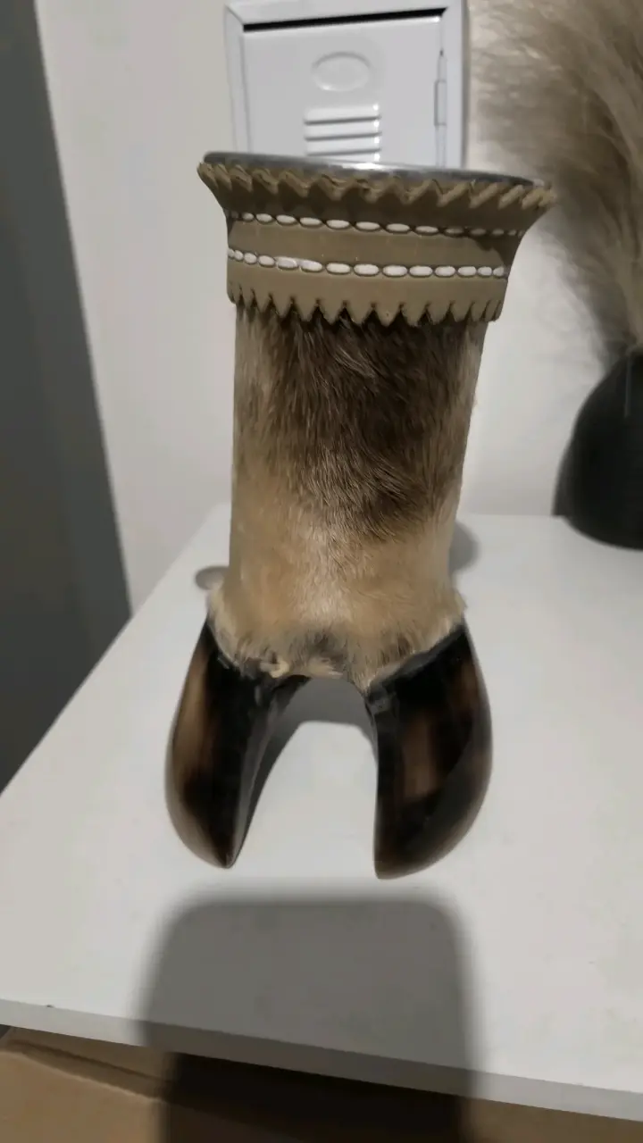 Mate de pata de vaca artesanal con detalles únicos - 3
