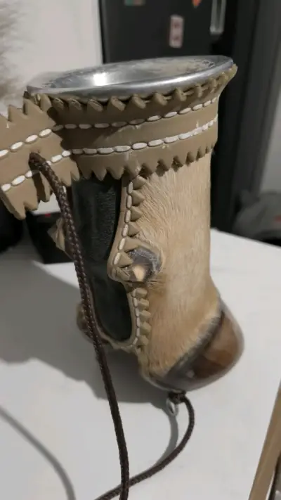 Mate de pata de vaca artesanal con detalles únicos - miniatura 4