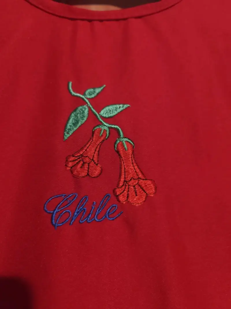 Vestido folclórico chileno rojo con flores - 2