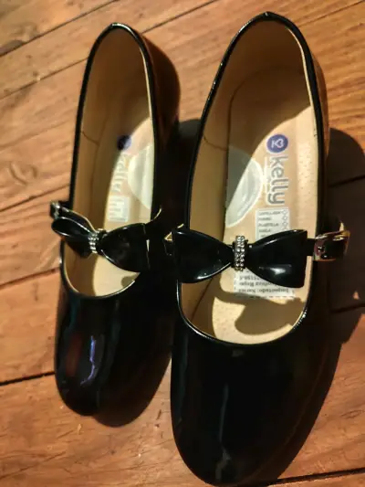 Zapatos de charol negros para niña con moño - miniatura 1